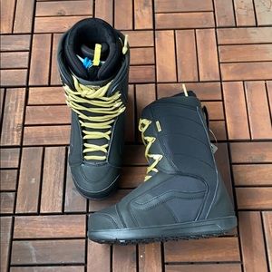 Vans Women’s Snowboard Boots